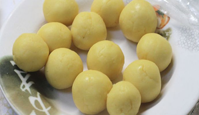 Fulling of moon cake of all types (green bean filling)